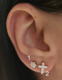 Brinco Flor Mini Prata 925 Banho Ouro 18k e Zircônias (1) - Brinco cruz Mini Prata 925 Banho Ouro 18k e Zircônias (2)