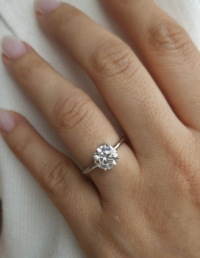 Anel Solitário Prata 925 Banho Ouro 18k / Ródio e Moissanite