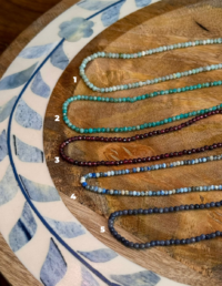 Colar Esmeralda / Amazonita / Granada / Lápis Lazuli / Safira Banho Ouro 18k