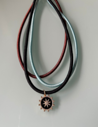 Corrente Seda Azul, Preta e Marrom c/ Fecho Prata 925 Banho Ródio ou Ouro 18k - Pingente Redondo Preto Prata 925 Banho Ouro 18k e Zircônias