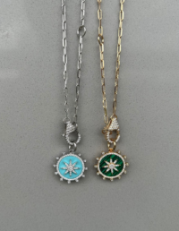 Pingente Redondo Turquesa Prata 925 Banho Ródio e Zircônias -  Corrente Elos c/ Fecho Cravejado Prata 925 Banho Ouro 18k / Ródio e Zircônias