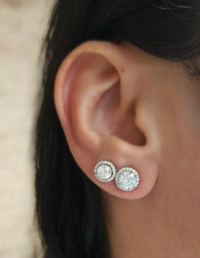 Brinco Redondo Bordas Cravejadas M/G Prata 925 Banho Ródio e Moissanite